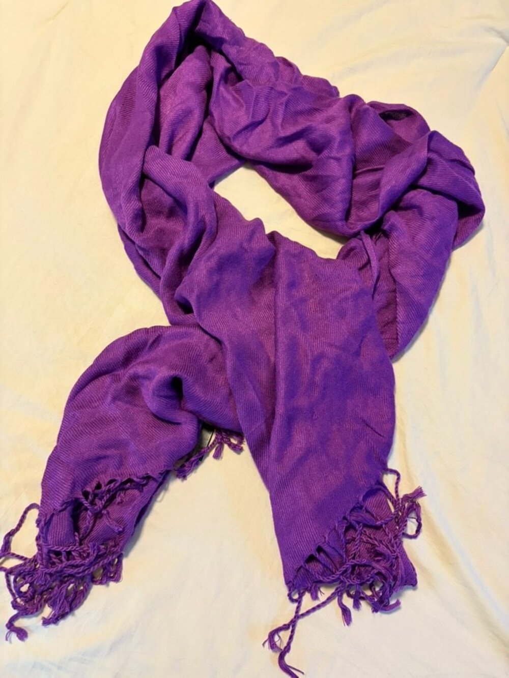 Vibrant purple woven wrap/scarf Large oversized shawl style Fringe/tassel detail - Picture 2 of 2